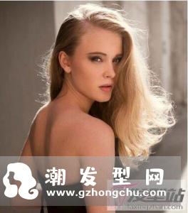 40岁女人发型烫中长发 洋气修颜重塑少女风采