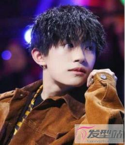 男生锡纸烫短发发型 时髦帅气想烫发就选这款