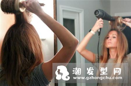 你吹头发的方法正确吗 护发不可忽略