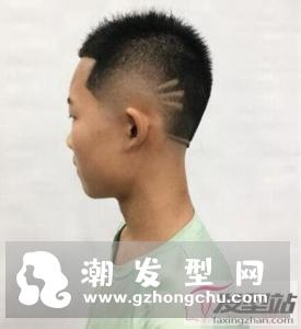 男生三道杠刻痕发型 个性酷炫回头率超高