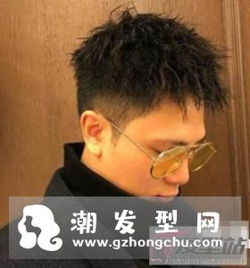 男生烫发发型种类 风格各异呈现多面帅气
