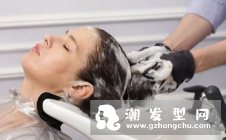 啤酒洗头的正确方法 真的可以防止脱发吗