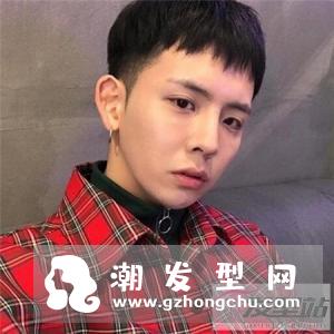 铲青侧分发型 帅气式莫西干