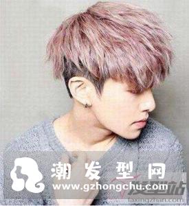 男生奶茶色染发发型 搭配烫发轻轻松松变暖男