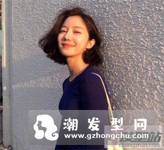 刘胡兰发型又流行 剪短发选这款显瘦