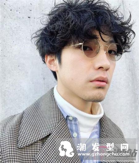 男生烫发流行哪款 层次感清新纹理烫