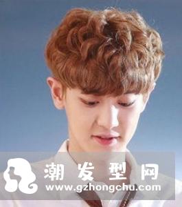 头发少的男生适合的烫发 帅气烫发发型提升时尚感