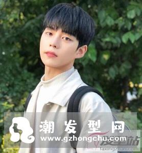 网红男生发型这款齐刘海锅盖头是深受网红喜欢的发型