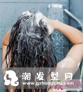 夏天头发出油怎么办 油头发型护理须知