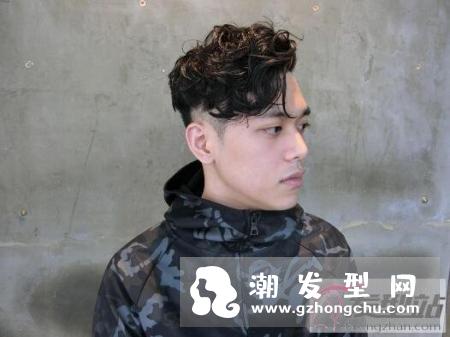 男生嬉皮卷烫发 凌乱小卷发型今年非常火