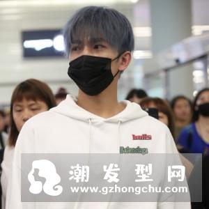 杨洋头发染过什么颜色 黑色奶奶灰蓝色棕色