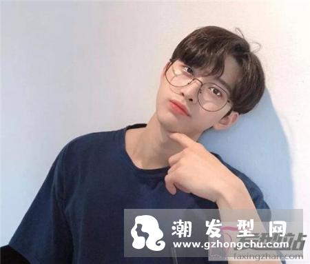 戴眼镜男生适合什么发型 近视眼也帅翻天