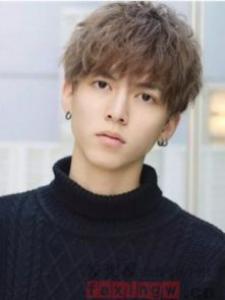 单眼皮男生适合什么发型 撩妹招桃花更时髦