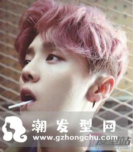 纹理烫发型图男中分 简约自然中不乏帅气