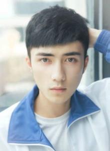 男生齐刘海发型 瘦脸时尚年轻好几岁