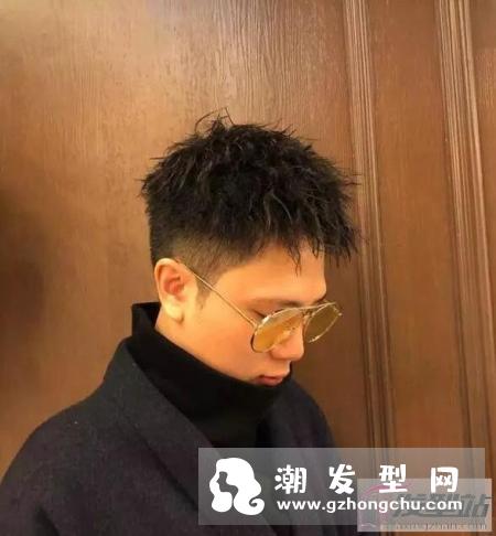 男生短发锡纸烫帅气十足 最时尚的潮男发型安排一下