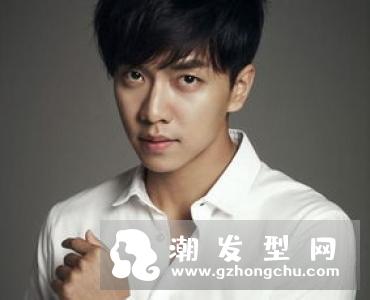 方形脸适合什么发型男 时尚烫发修颜帅气让你变身潮男