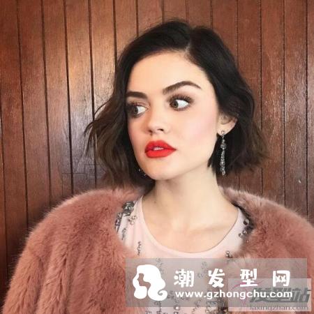 短发女生必读！LUCY HALE 的五个帅气短发造型