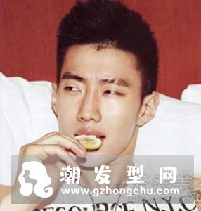 女生寸头超酷发型图片 球体风雕刻造型最抢眼