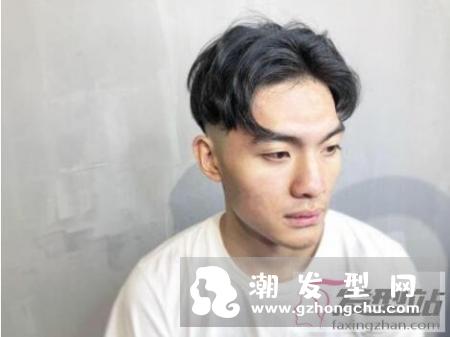 男生韩版卷发发型 帅气造型绝对是少女杀手