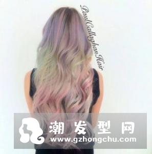 巧克力色头发在阳光下的颜色 和棕色的区别