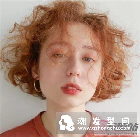 时尚短发羊毛卷 重返18岁少女颜值