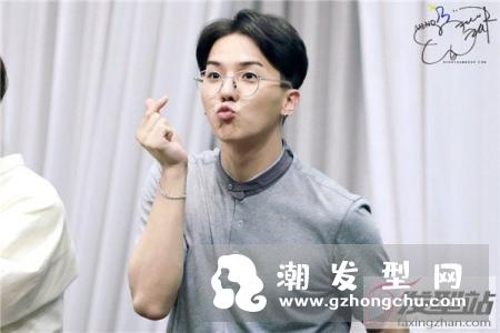 方脸男生适合什么发型 韩式男发修颜显嫩超有型