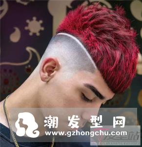 头发铲青一半更流行 个性有型短飞机头