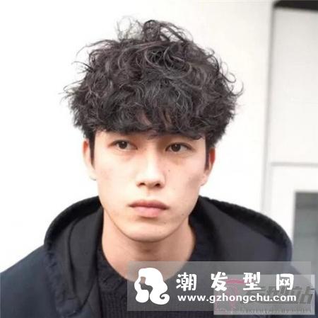 男生烫发流行哪款 层次感清新纹理烫