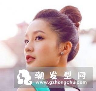 职场女性丸子头盘发发型 干练气质与女人的妩媚兼得