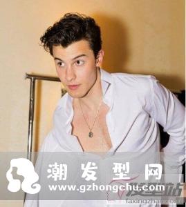 头发少的男生适合发型 帅气卷发让你重塑自信
