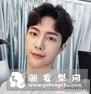 纹理中分男生发型 简约洋气提升颜值