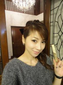 女士时尚盘发发型 尽显女性随性潇洒魅力