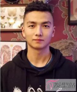 男生短发黑人烫造型 吸睛亮眼制造高回头率