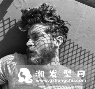 男士烫发纹理发型 将自己打造得更潮