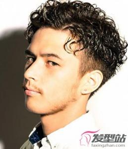 头发扁塌男生适合的发型 时髦烫发打造帅气潮男