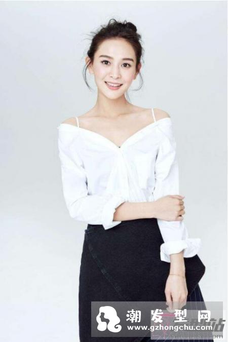 职场女性丸子头盘发发型 干练气质与女人的妩媚兼得