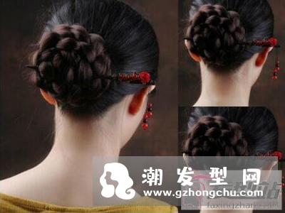 盘发搭配什么发饰好看 不同发饰展现不一样的美