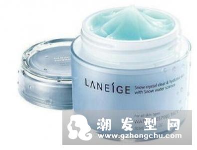 洗完澡先吹头发还是先敷面膜 一起进行的好处