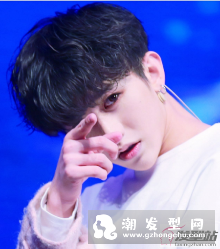 男生烫发怎么样才有型 偶像练习生蔡徐坤告诉你