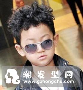 适合男生的凌乱发型有凌乱感