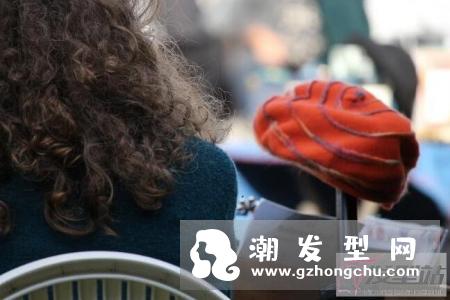 韩式复古可爱羊毛卷发型 短发和长发能见度都极高