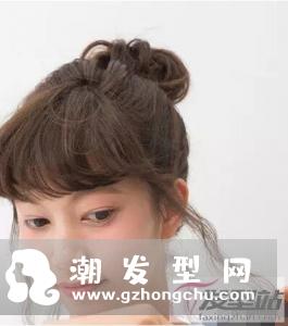 有刘海的发型扎法 适合当伴娘的齐刘海花苞头扎发