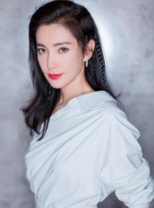 短发烫什么样的发型好看 C字短发登女子最爱发型、女星都跟着剪了！