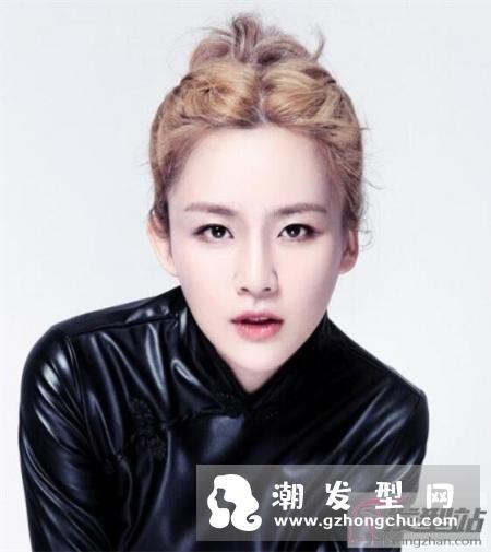 职场女性丸子头盘发发型 干练气质与女人的妩媚兼得