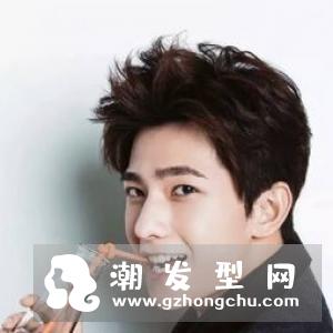 杨洋最新发型图片 三七分加逗号刘海