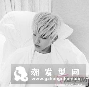 网红男生发型这款齐刘海锅盖头是深受网红喜欢的发型