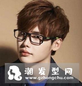 男短发能烫什么发型好看 小波浪卷帅气来袭