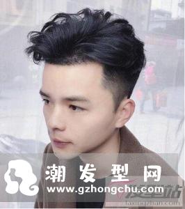 男生自然卷适合什么发型 利用天生优势变身帅气男神