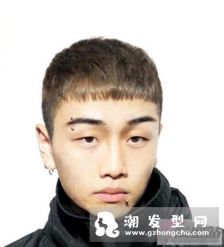 简单又不失帅气的男生发型 好整理不怕早上睡过头